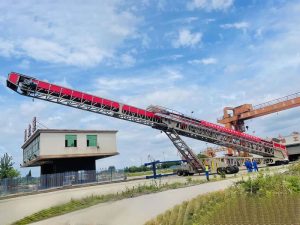 履带移动式装船机