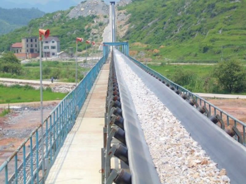 TDⅡ型托辊带式输送机